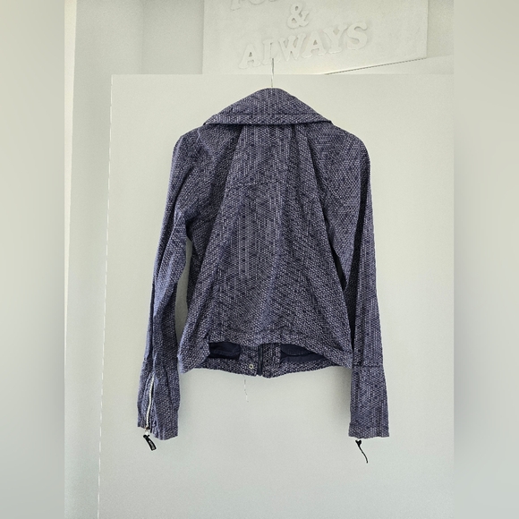 Bench purple spring jacket, size Large. - Picture 2 of 4